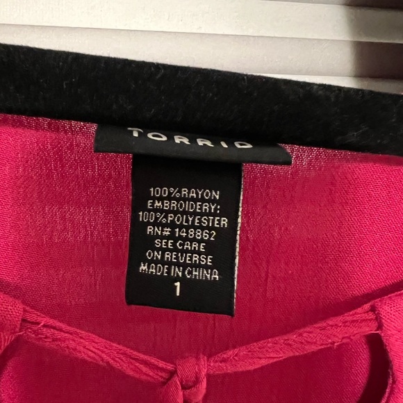 TORRID PINK Embroidered Peasant Blouse Size 1 - Picture 5 of 5